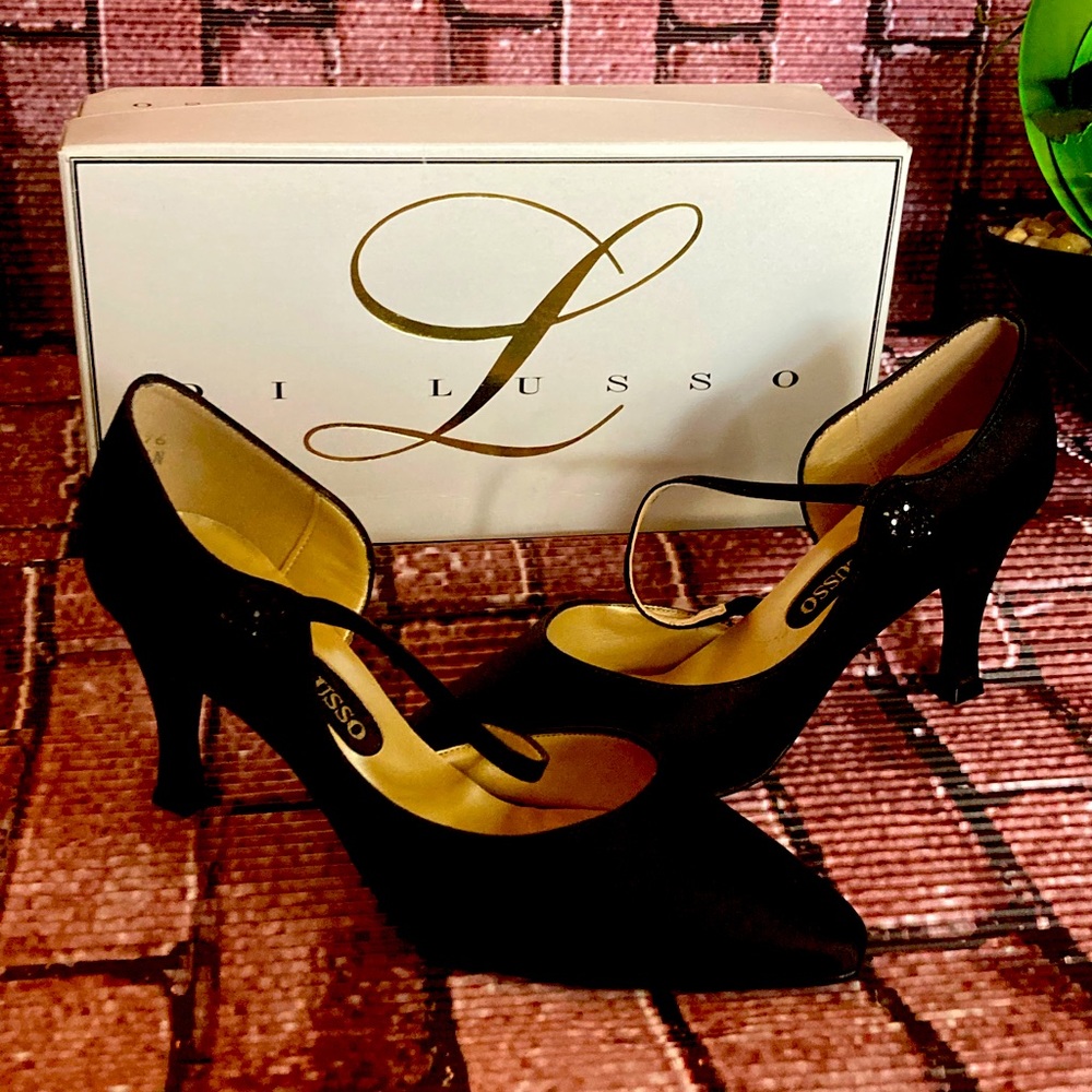 New in the Box! Size 7 black strappy heels!